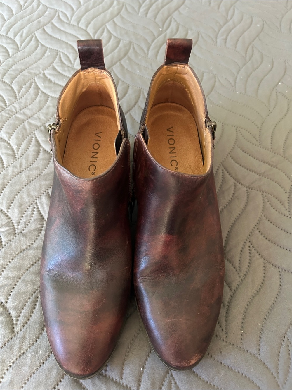 NWOB - 🥾Vionic Distressed Brown Leather Ankle Booties